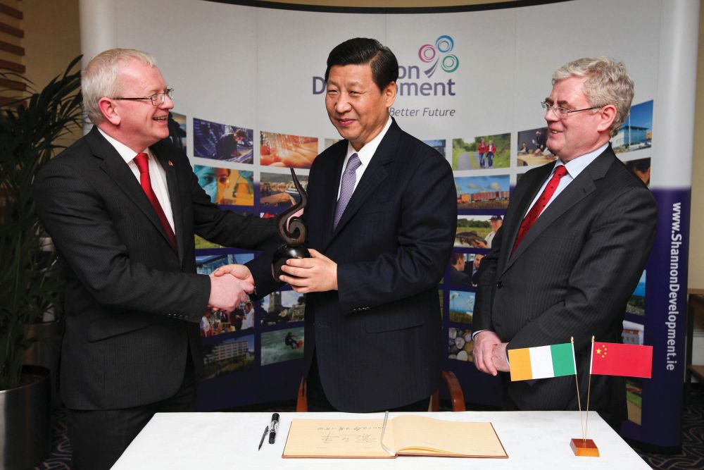 Xi Jinping with Vincent Cunnane, CEO, Shannon Development (SFADCO) visiting the company's offices with Tanaiste, Eamon Gilmore, 2012